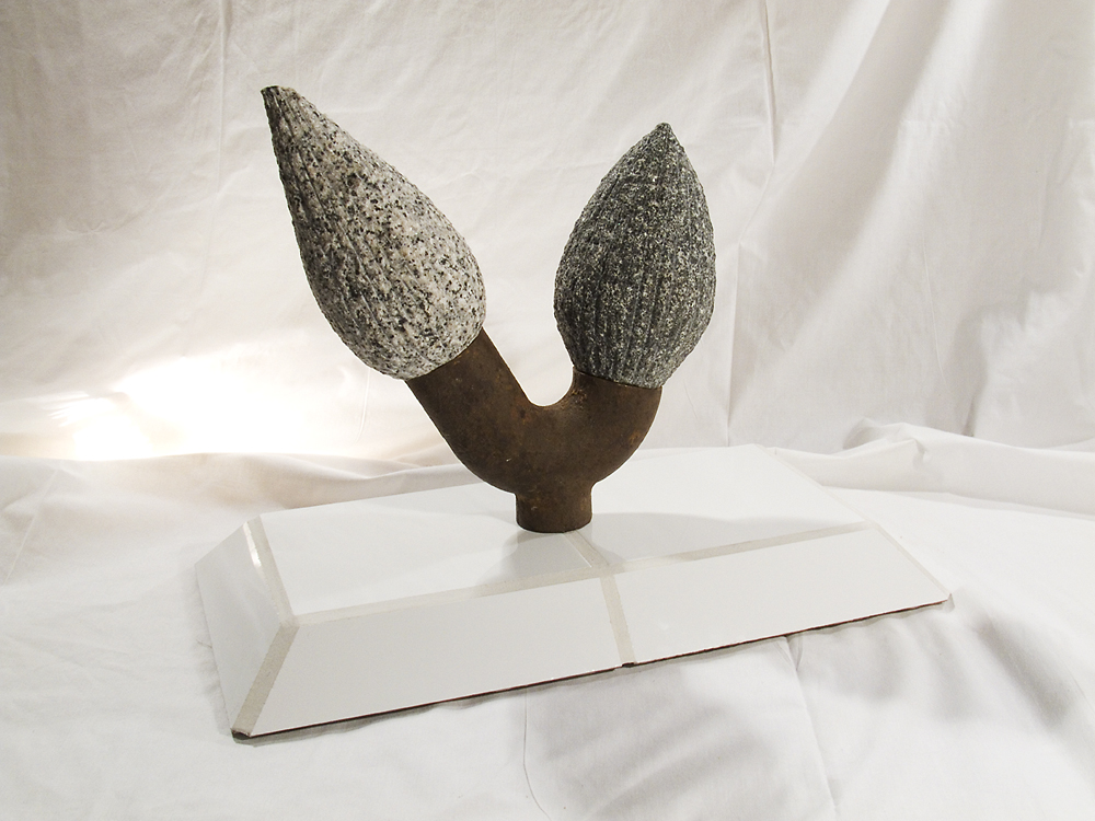graniitti, teräs, kaakeli; 20x35x35 cm; 2009